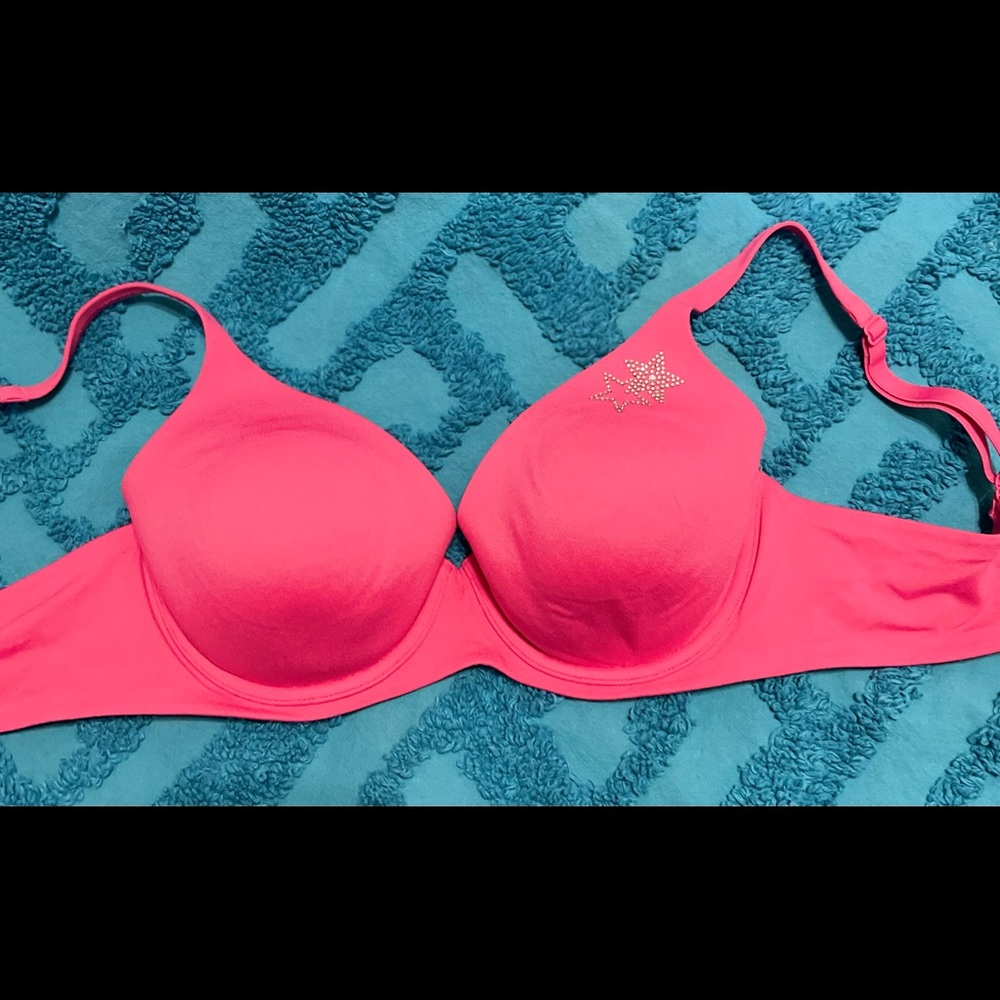 Body by Victoria’s Secret full coverage with underwire bra. 36C